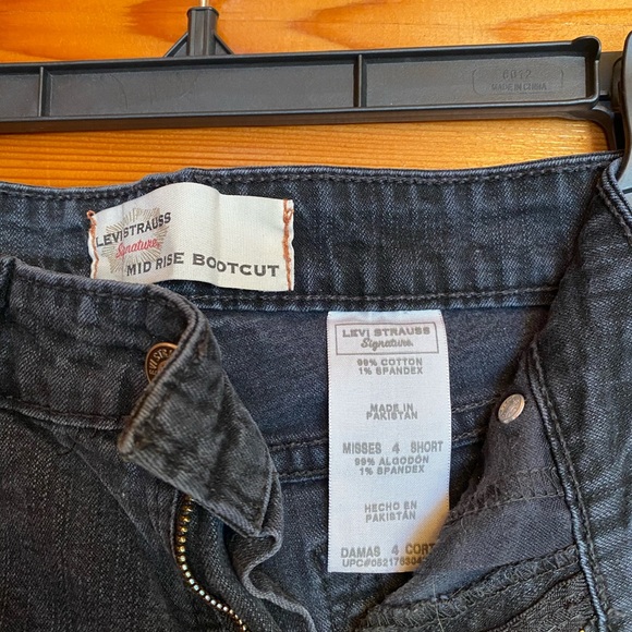 Levi’s Black Mid Rise Bootcut Jeans Petite 4 short - Picture 4 of 5